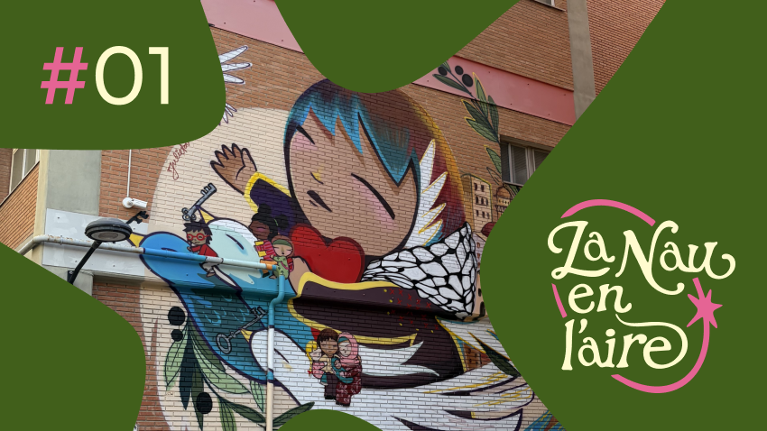 Imatge amb el text “#01” i el logo “La Nau en l’aire” sobre fons verd. Al centre, mural urbà pintat en una façana de maó amb una figura infantil amb ales i altres personatges, en estil il·lustrat i colors vius.
